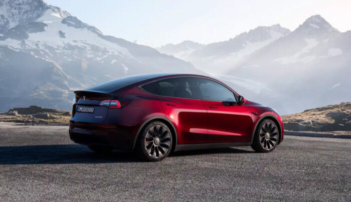 Tesla Model Y потрапили під відгук через те, що їхнє рульове колесо може відвалитися
