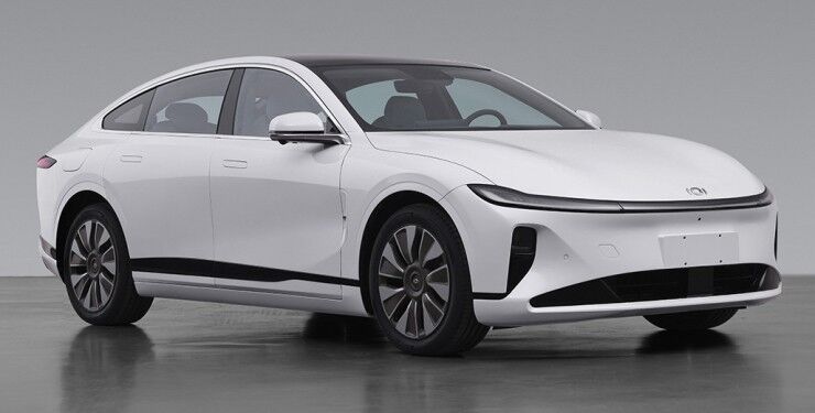 У Китаї показали стильного конкурента Tesla Model 3 з великим запасом ходу
