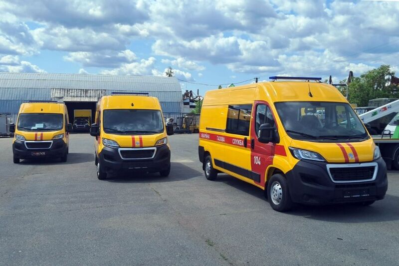 Український виробник переобладнав фургони Peugeot Boxer на аварійно-рятувальні автомобілі