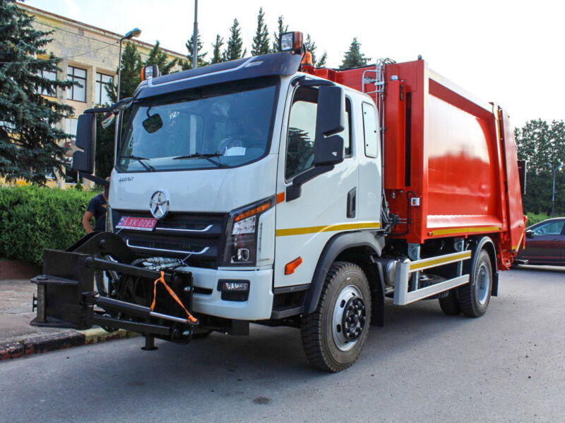 Український виробник представив сучасний сміттєвоз