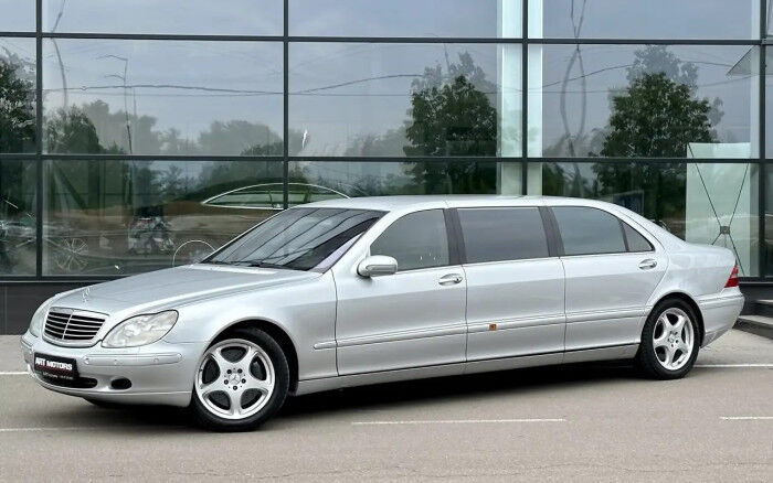 В Україні засвітився вражаючий лімузин Mercedes S-Class 2000-х