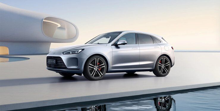 У Китаї надійшов у продаж оновлений електрокросовер AITO M5
