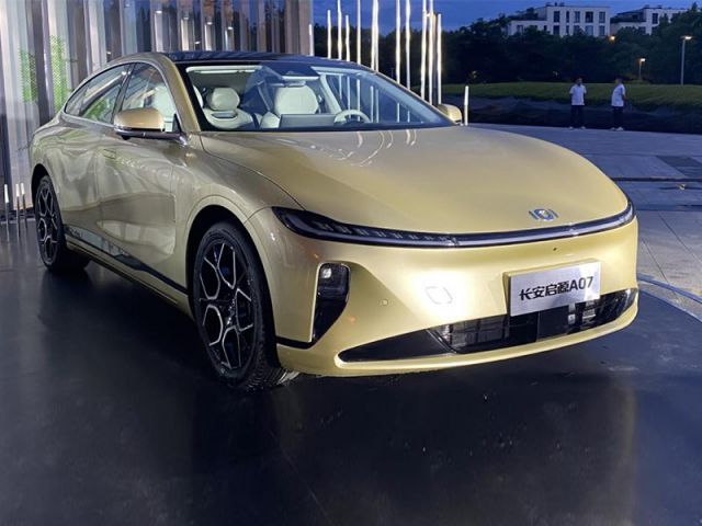 Китайці представили новий електричний седан Qiyuan A07