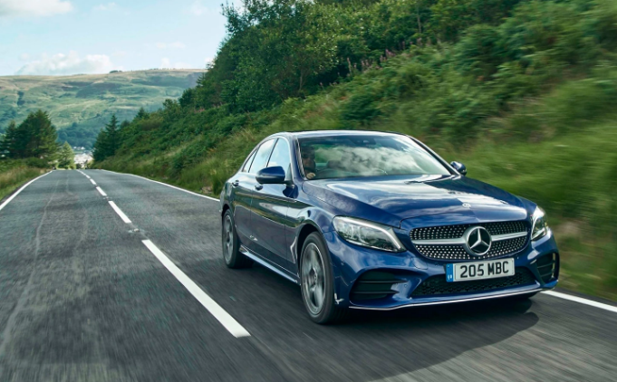 Mercedes C-Class визнали найненадійнішим преміальним седаном