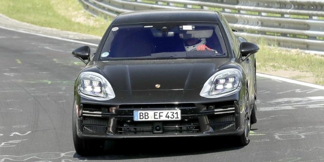 Новий Porsche Panamera проходить випробування на знаменитому автодромі Нюрбургринг (ФОТО)