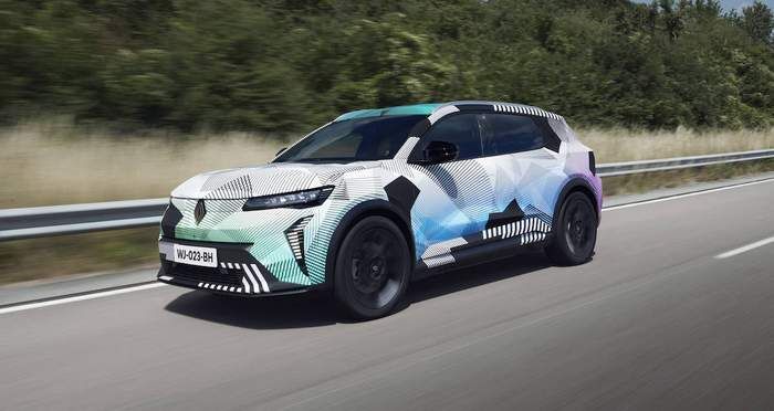 Renault показав електричний Scénic в камуфляжі