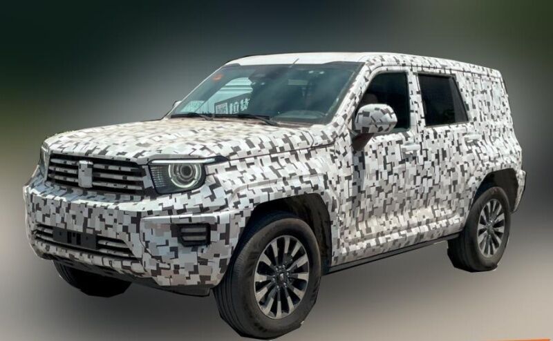 У Китаї опублікували живі знімки автомобіля Tank 700 PHEV