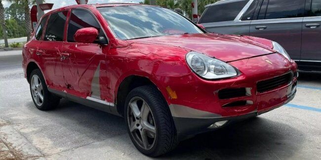 В мережі опублікував фото дуже дивного Porsche Cayenne першого покоління