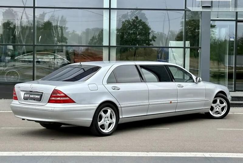 В Україні на аукціон виставили Mercedes-Benz S-Class Pullman із 2000-х