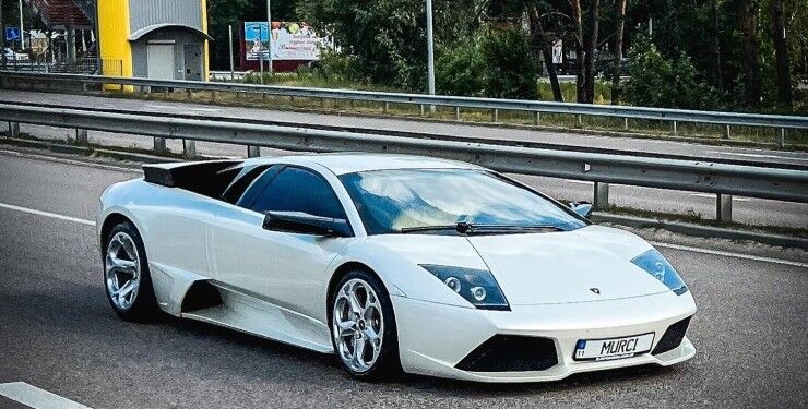В Україні помітили рідкісний суперкар Lamborghini