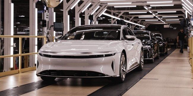 Виробництво та продажі електромобілів Lucid виросло на 200 відсотків