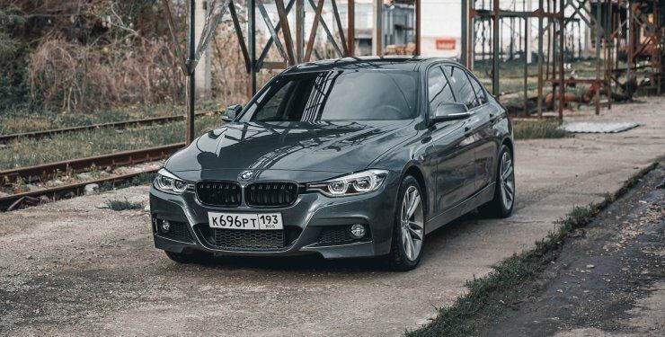 Країни Балтії заборонили в'їзд автомобілів із російською реєстрацією