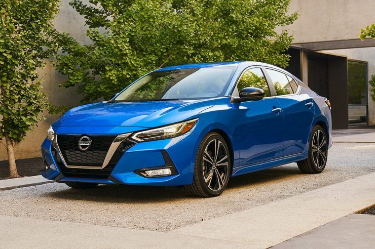 Компанія Nissan представила оновлений седан Nissan Sentra (ФОТО)