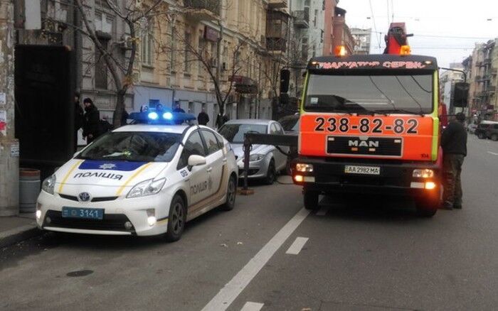 Нові підстави для евакуації авто: за що тепер можуть забрати машину на штафмайданчик