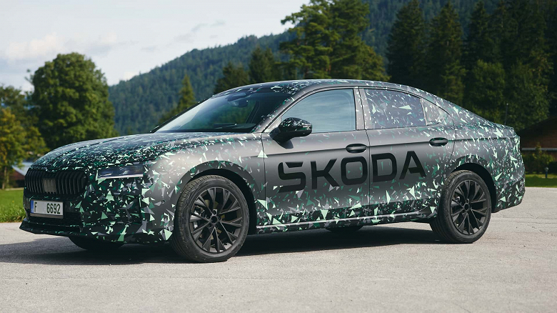 Новий Skoda Superb показали на офіційних фото
