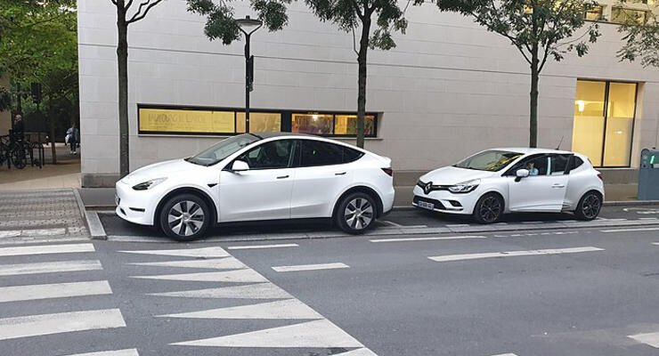 Власники Tesla повертаються до авто з ДВС