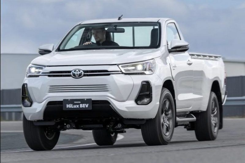 Toyota таємно показала електричний Hilux покупцям