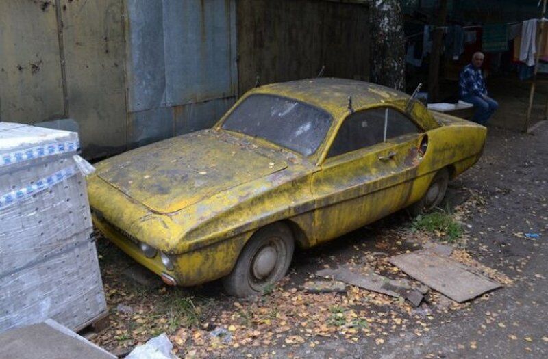 Був королем доріг: рідкісний «Запорожець» кинули гнити під відкритим небом