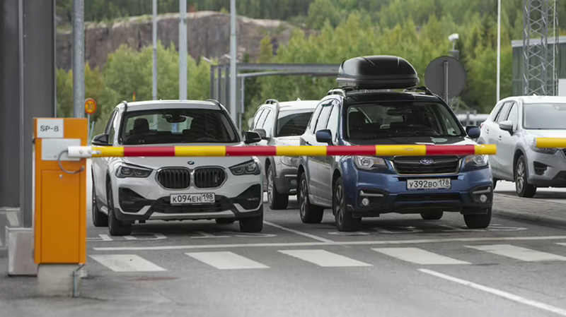 У Латвії хочуть заборони авто з номерами рф, а автомобілі порушників передавати Україні