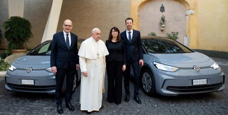 Прискорена електрифікація: Volkswagen передасть 40 електромобілів Ватикану