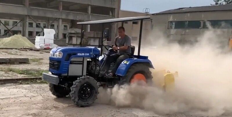 В Україні стартувало виробництво електричних тракторів із сонячними батареями (ФОТО)
