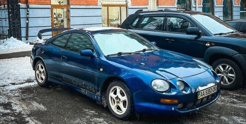 В Україні помітили дуже рідкісний спорткар Toyota 90-х