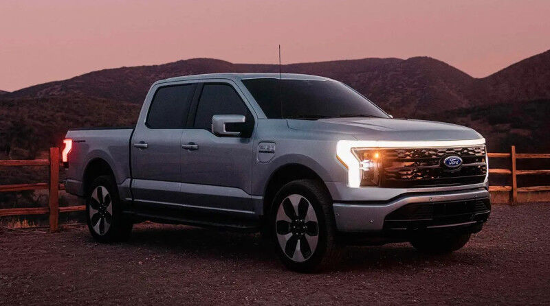 Ford вдвічі скоротить виробництво електричних пікапів F-150 Lightning у 2024 році