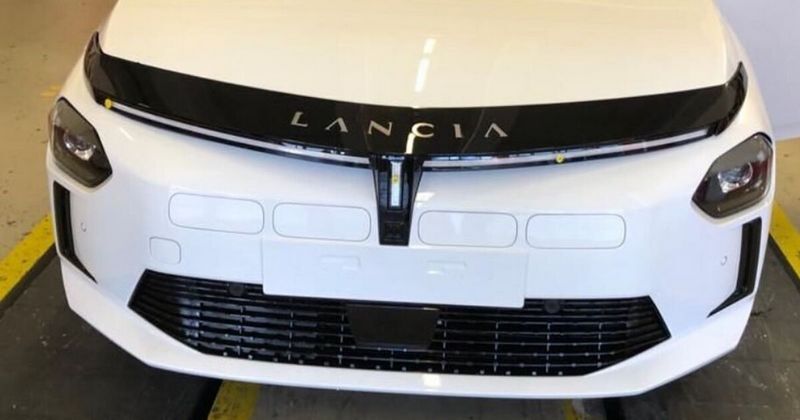Недорогу модель Lancia, яку нещодавно вкрали, показали на фото у мережі (ФОТО)