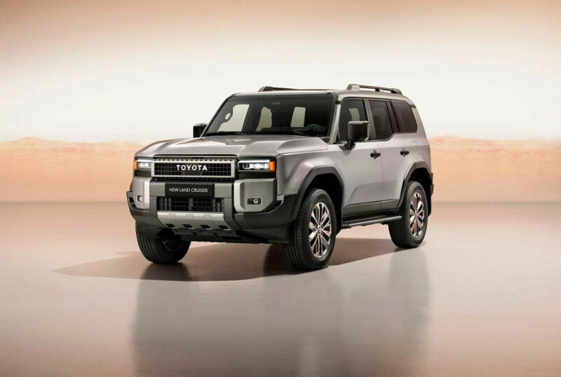 Новий Toyota Land Cruiser викликав шалений ажіотаж (ФОТО)