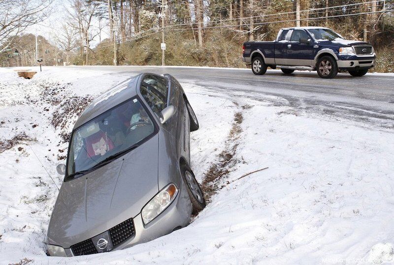 Українським водіям дали пораду, як їздити у снігопади