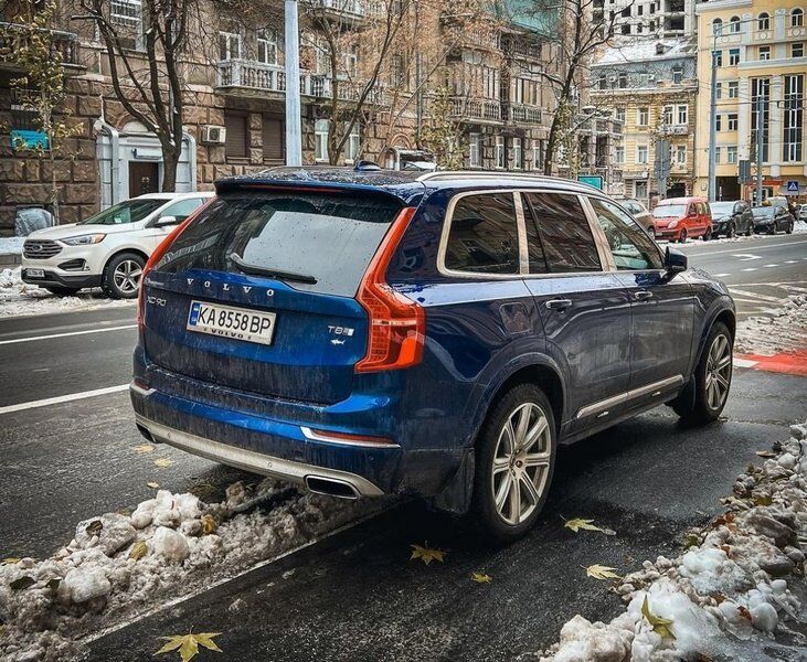 Скандинавський люкс: в Україні помітили найрозкішніший Volvo за 128 000 євро (ФОТО)