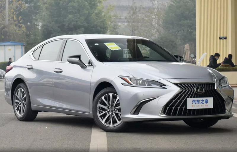 Знижки до 7000 доларів. Через обвал продажів Lexus раптово знизив цiни на седани ES у Китаї