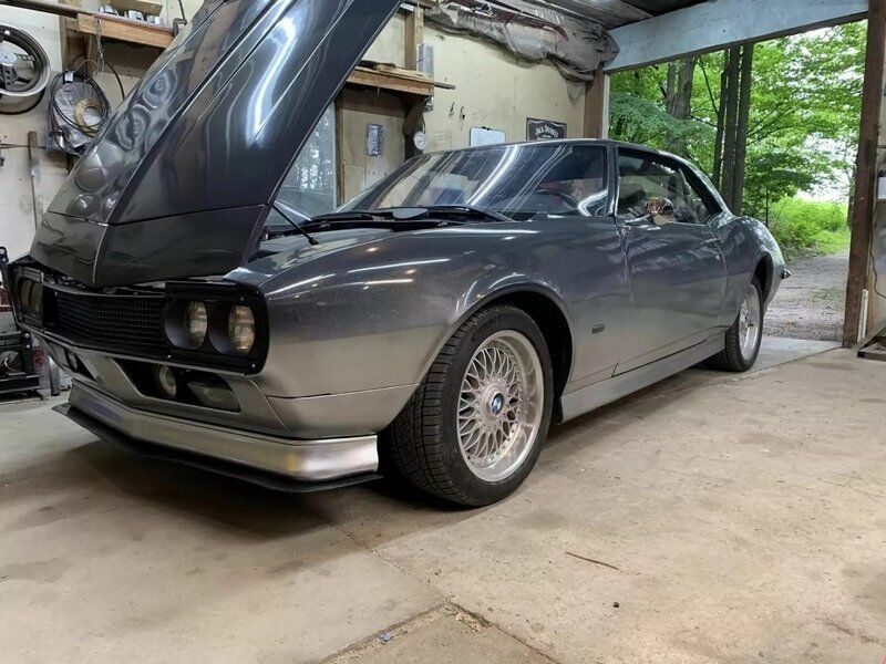 Янкі з баварським серцем: класичний Chevrolet Camaro 60-х схрестили з BMW 5 E39 (ФОТО)