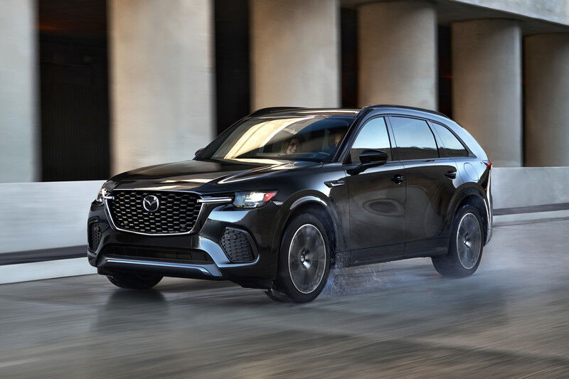 Новий кросовер Mazda, що вдвічі дешевший за суперників, показали на фото