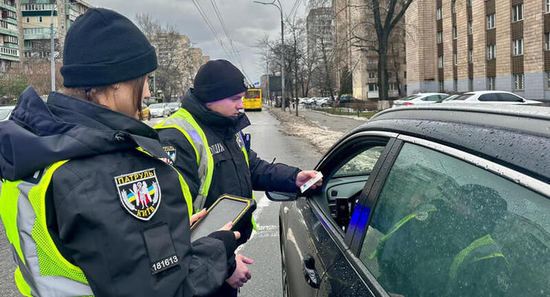 Що загрожує водієві, якщо він не помітив поліцію та не зупинився