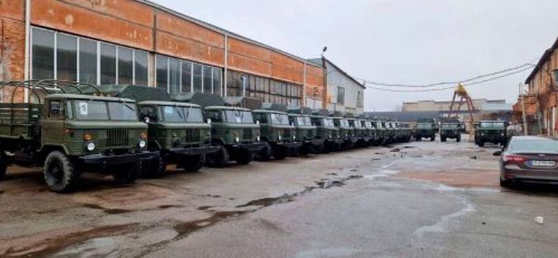 Волонтери відновили 400 військових вантажівок зі складів Міноборони (ФОТО)
