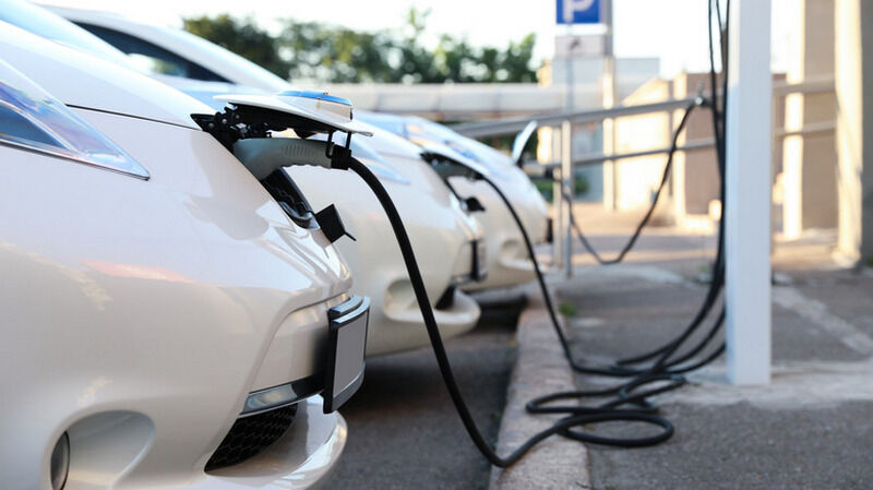 Tesla відкликає майже 2,2 млн електромобілів: названа причина