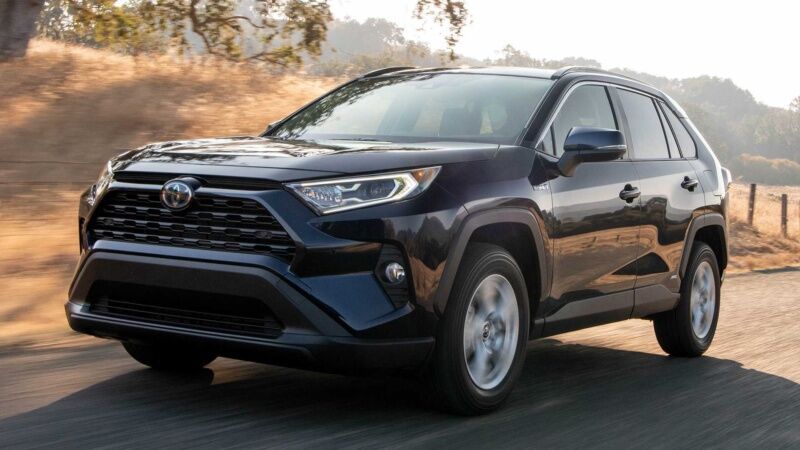 Названі найпопулярніші нові гібридні авто в Україні
