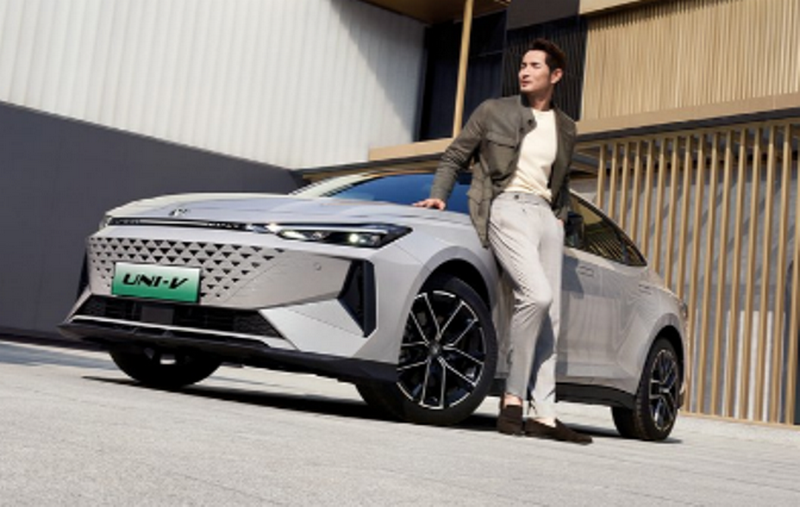 Changan показав оновлений ліфтбек Uni-V за місяць до прем’єри (ФОТО)