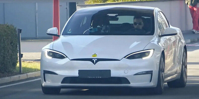 Ferrari тестує Tesla Model S Plaid, створюючи власний електромобіль