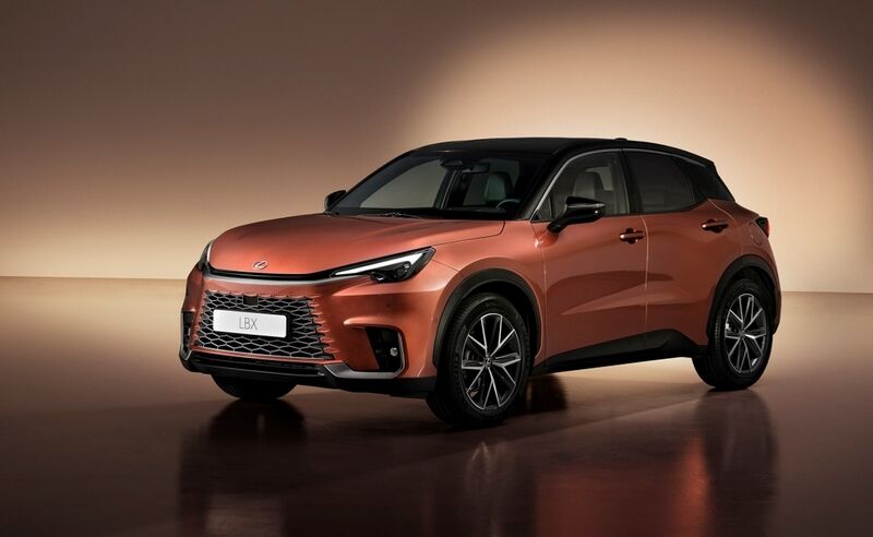 Lexus привезе в Україну найдешевшу і найдорожчу моделі: перші подробиці (ФОТО)