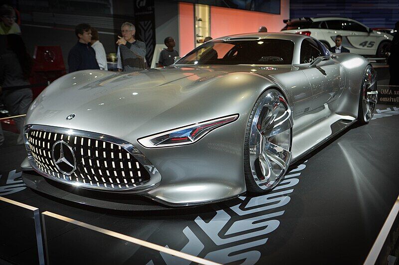 Mercedes-Benz обігнав Tesla і став найціннішим автомобільним брендом у світі