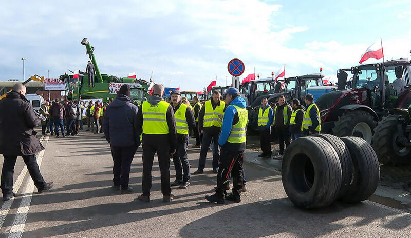 Польські фермери погрожують повною автомобільною блокадою України