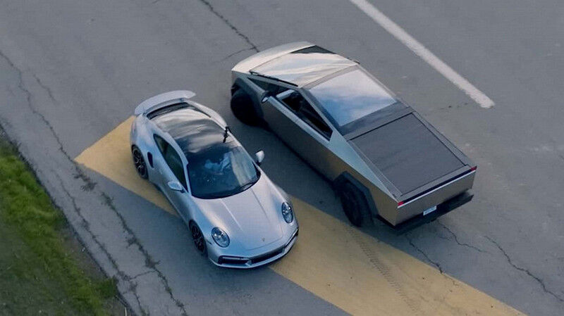 Реальний тест: поєдинок Tesla Cybertruck та Porsche 911 Turbo S показали на відео