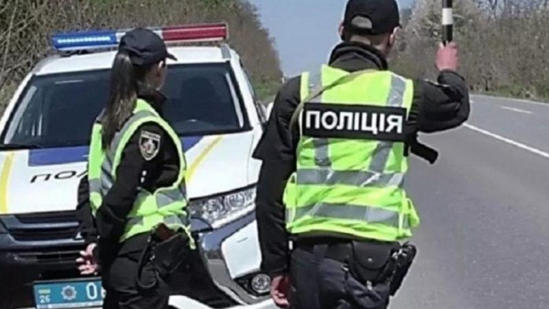 Що робити водієві при безпричинній зупинці автомобіля поліцією: пояснення від юристів