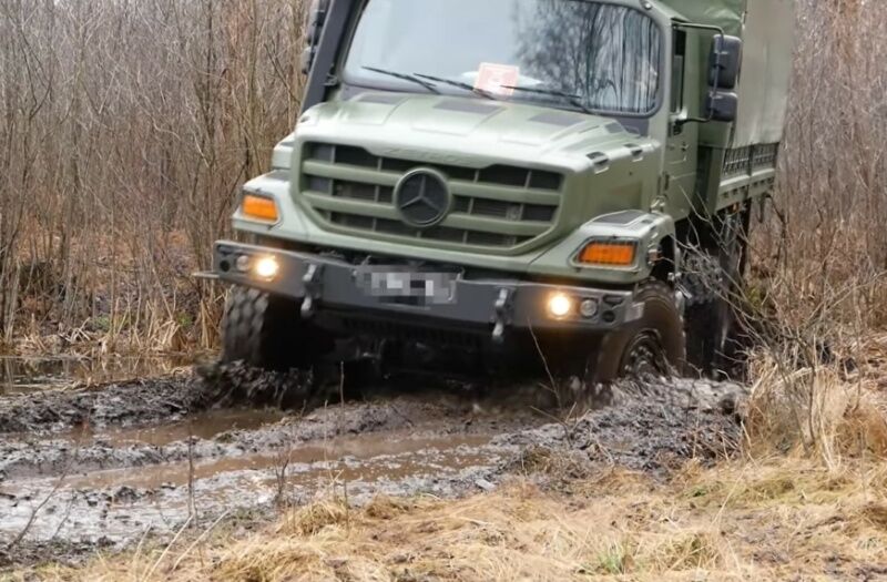 Тероборона показала закордонні всюдиходи у дії (ВІДЕО)