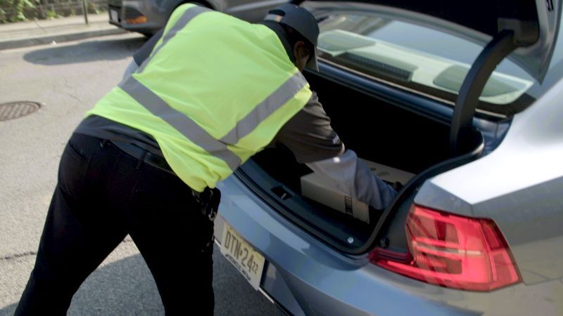 Українським водіям назвали предмети, які повинні бути в авто у воєнний час