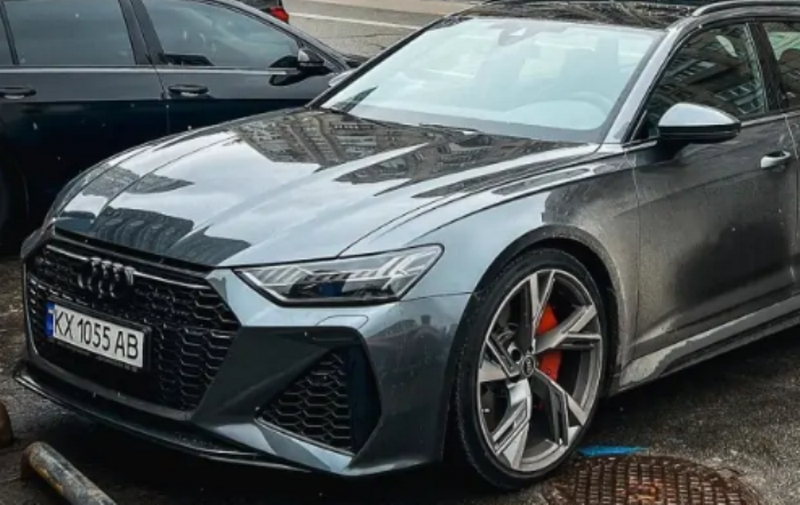 В Україні помітили спортивний універсал Audi вартістю понад 4 млн грн (ФОТО)