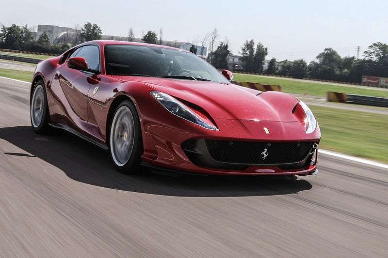 В Україну привезли швидкісний 800-сильний суперкар Ferrari (ФОТО)