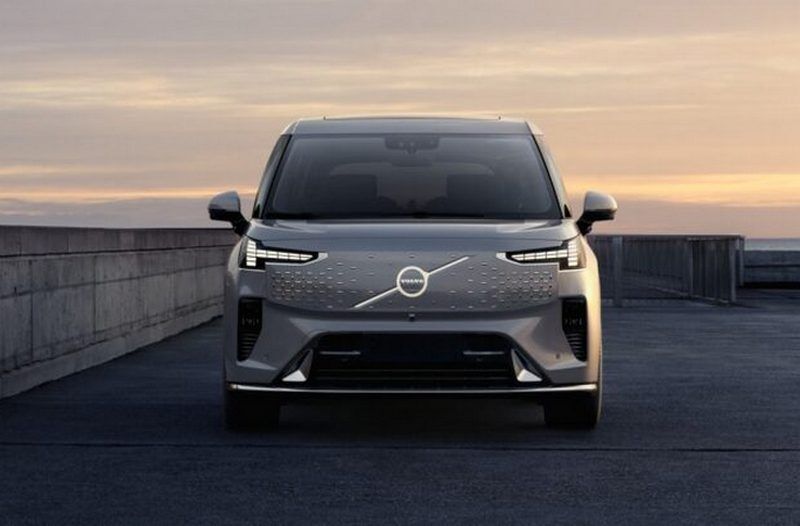 Volvo готує до продажу у Європі розкішний електричний мінівен (ФОТО)